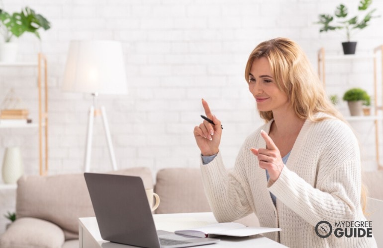 adult student taking her bachelor's degree at home