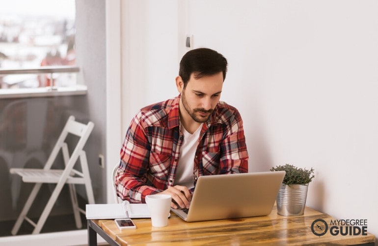 Aerospace Engineering Degree student studying at a cafe