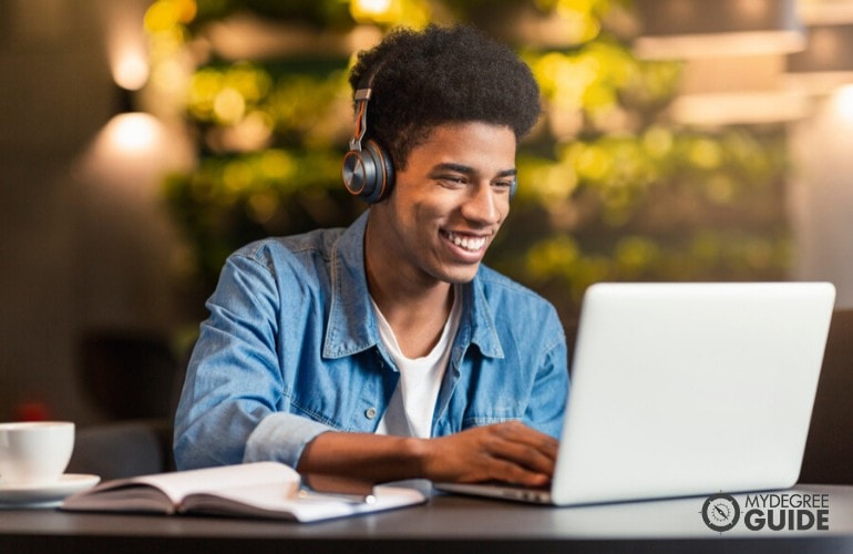 Software Engineering Degree student studying at a cafe