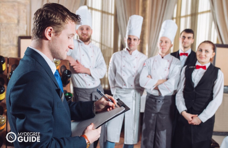 restaurant operations manager briefing the staff