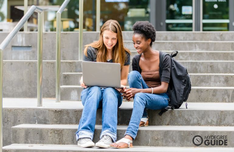 college students checking their schedule online