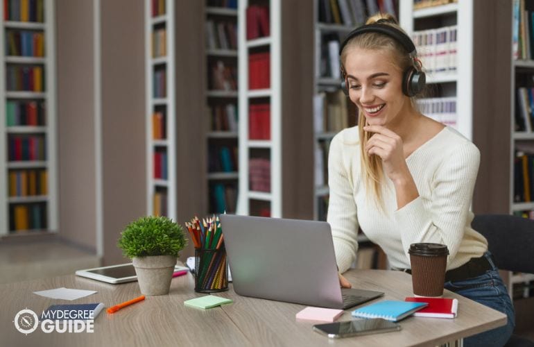 student studying self-paced learning modules of an online college