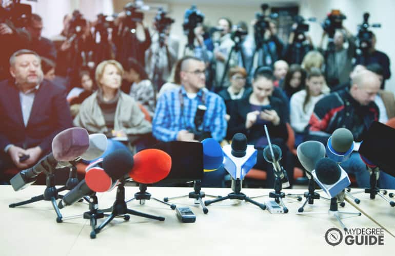 people of media waiting for interviewee 