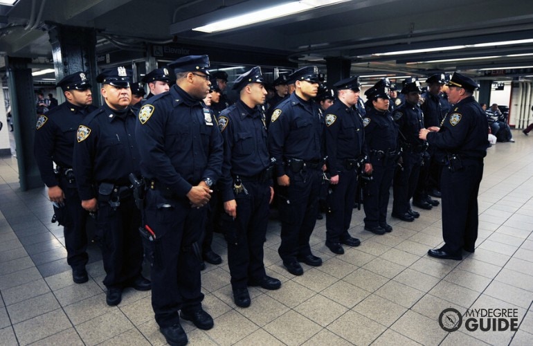 police officers meeting before working