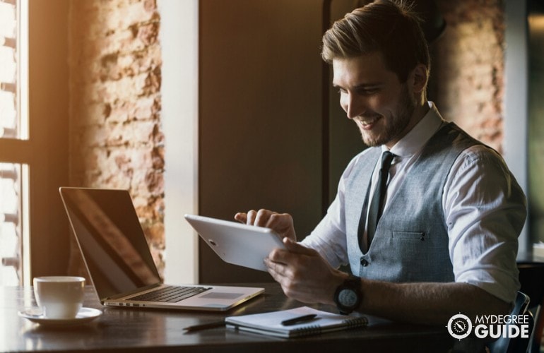 content marketer working in a cafe