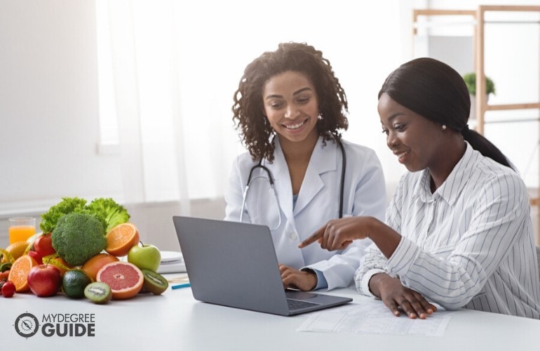 nutritionists working in a clinic