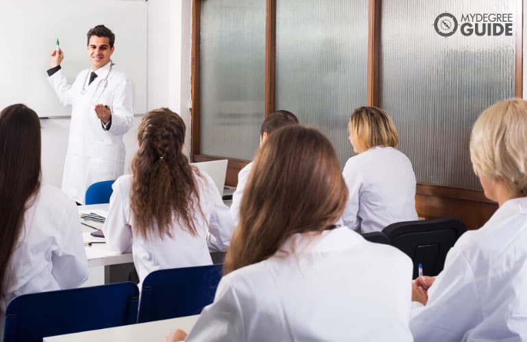 medical professor teaching a class of medicine students