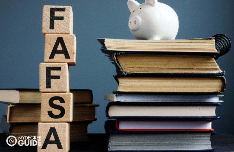 Financial Aid & Scholarships for a Bachelor's in General Studies