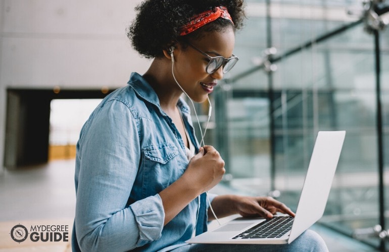 Aerospace Engineering Degree student studying on her laptop