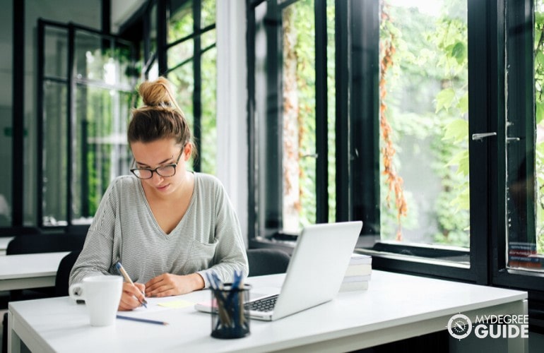 Aerospace Engineering Degree student studying at a cafe