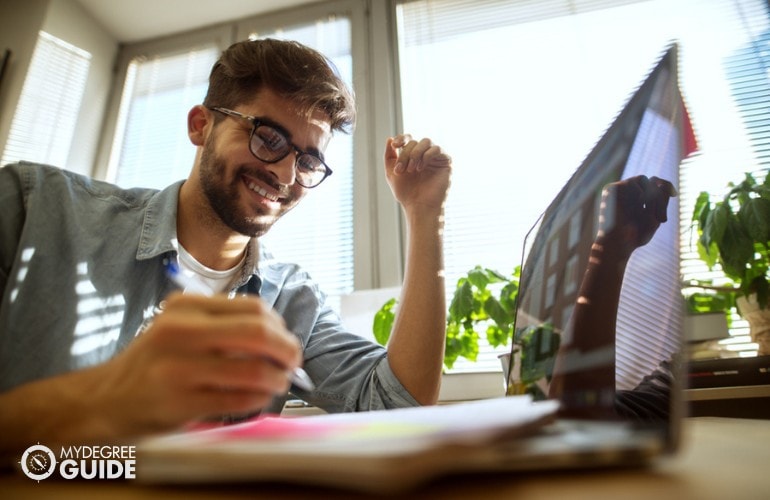 Mechanical Engineering Degree student studying online at home