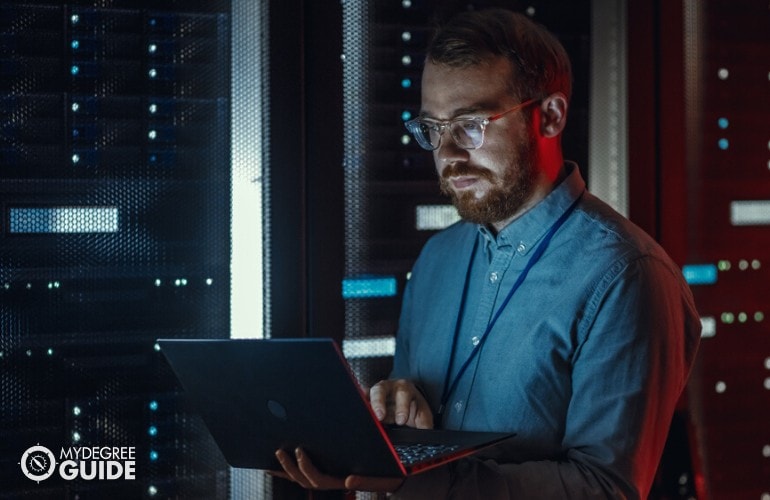 IT Specialist working in data center