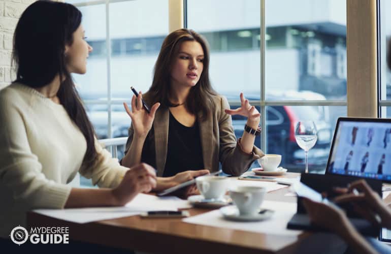 marketing team meeting in a cafe