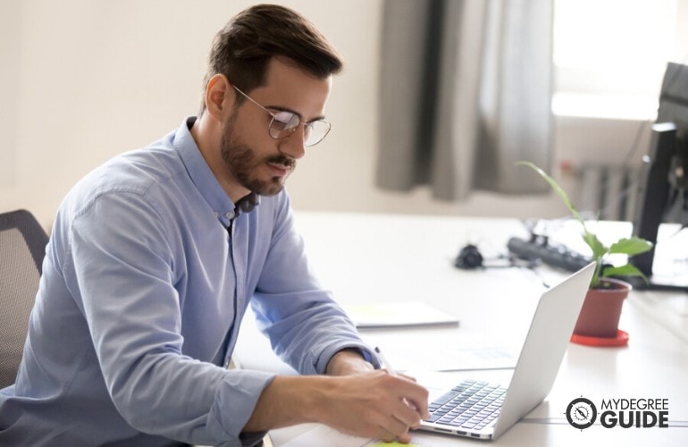 psychology student studying online