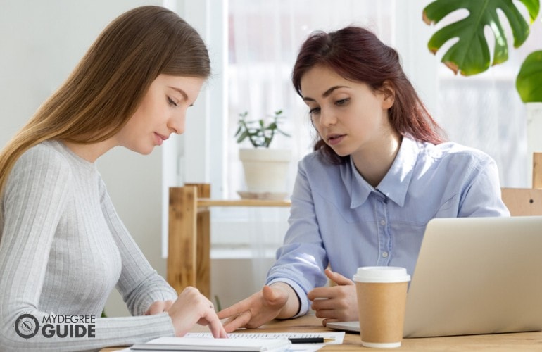 human resource manager giving the contract to a new employee to be signed