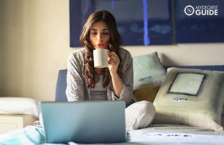 students at home relaxing while studying