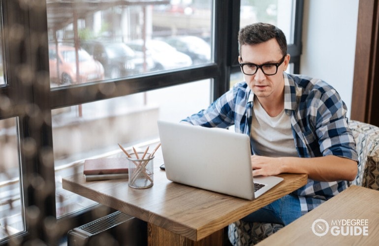 psychology student studying online