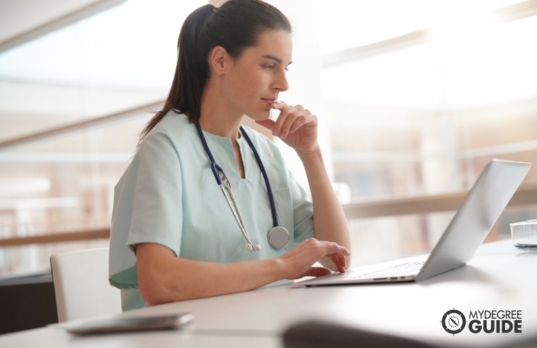 nurse taking bsn program online