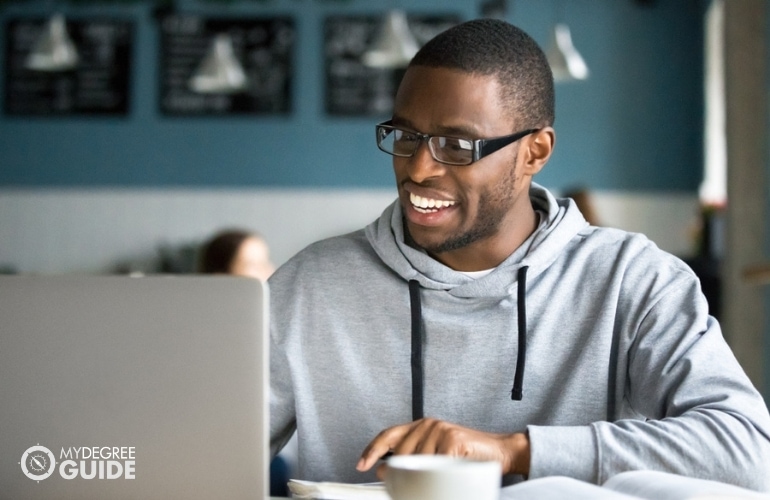 student getting a social work license