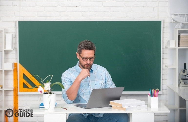 teacher renewing his license online