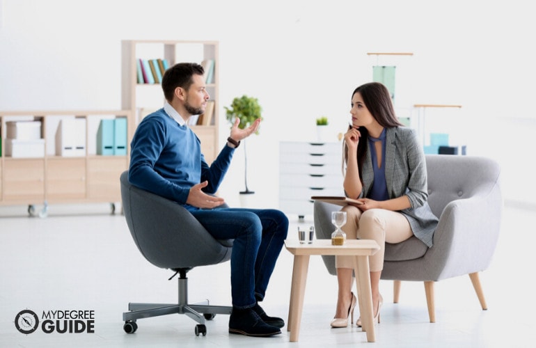 Forensic Psychologist talking to her client