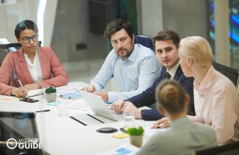 project manager meeting with her team